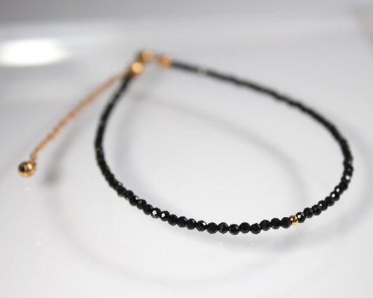 -守護と成功の尖晶石-ブラックスピネル: Slim sparkling black bracelet