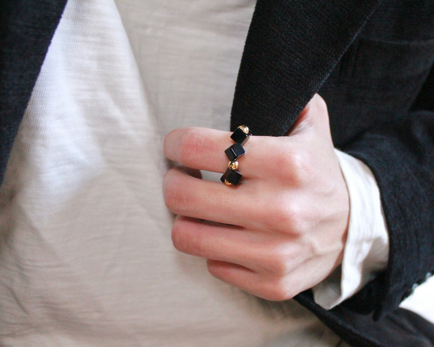 -目標達成へ導く黒瑪瑙-オニキス：Black cube ring