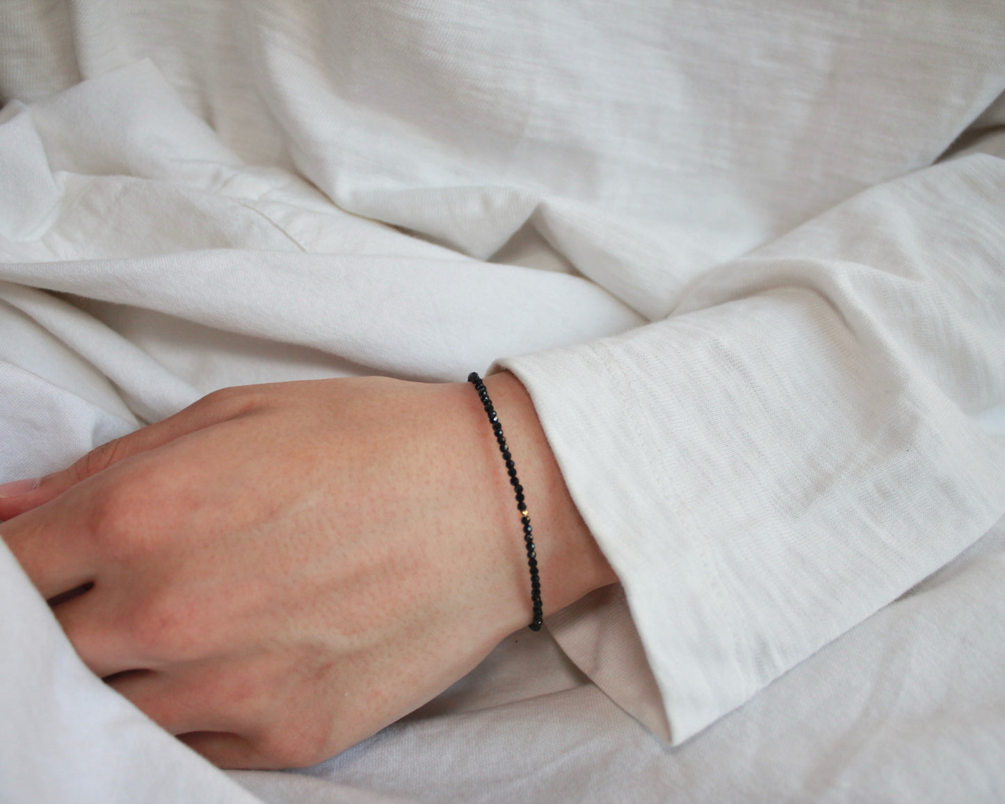 -守護と成功の尖晶石-ブラックスピネル：  Slim sparkling black bracelet
