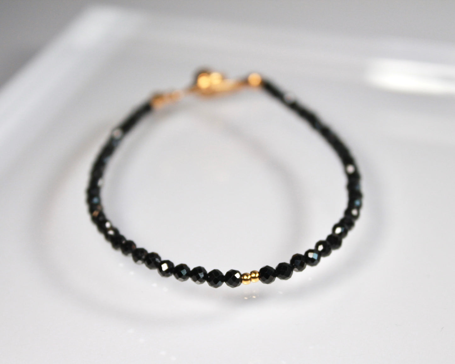-守護と成功の尖晶石-ブラックスピネル： Sparkling black bracelet