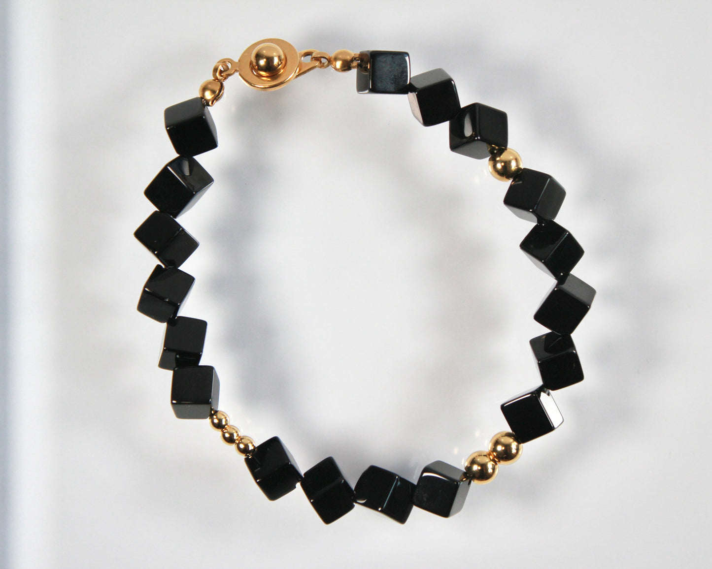 -目標達成へ導く黒瑪瑙-オニキス：Black cube bracelet