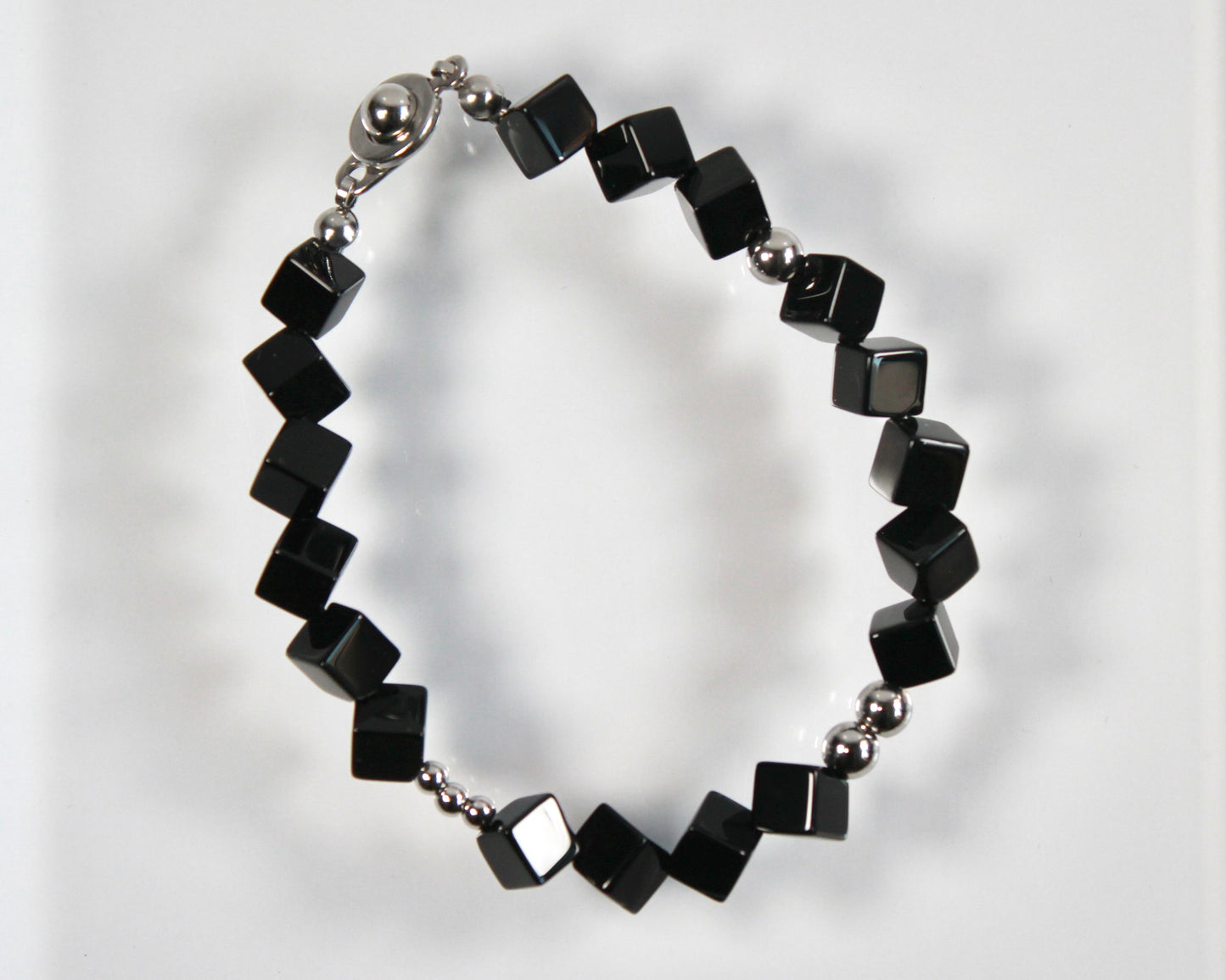 -目標達成へ導く黒瑪瑙-オニキス：Black cube bracelet