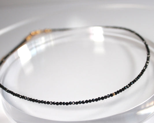 -守護と成功の尖晶石-ブラックスピネル：Slim sparkling black necklace