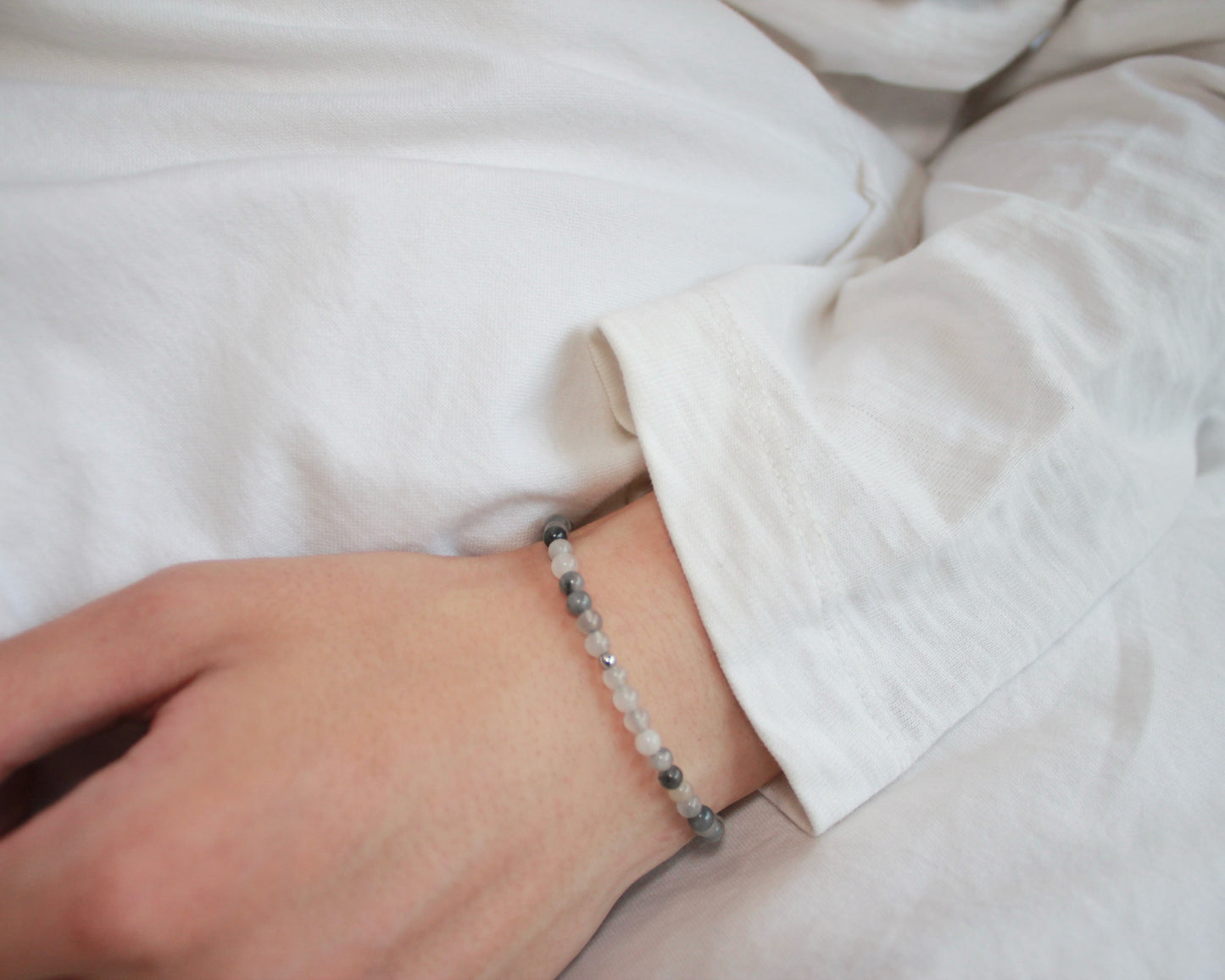 -自然体の自分へと導く灰色水晶-グレークォーツ：Smoke Clear bracelet