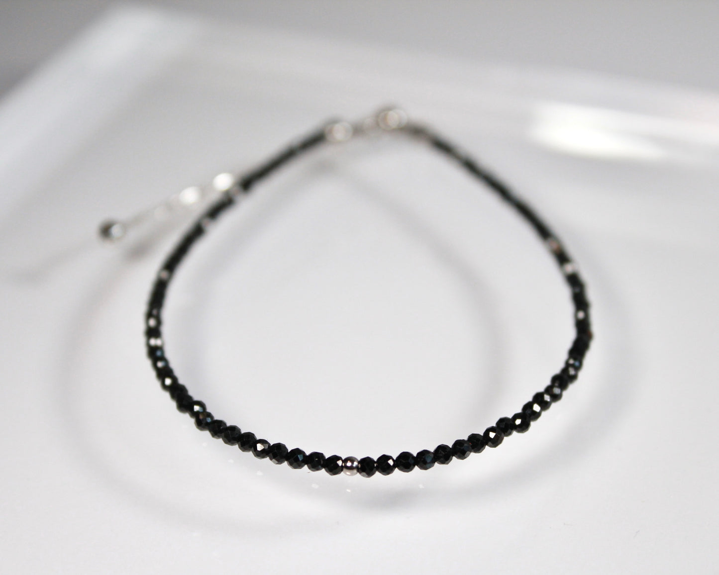 -守護と成功の尖晶石-ブラックスピネル：  Slim sparkling black bracelet