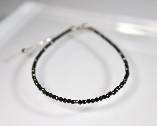 -守護と成功の尖晶石-ブラックスピネル：  Slim sparkling black bracelet