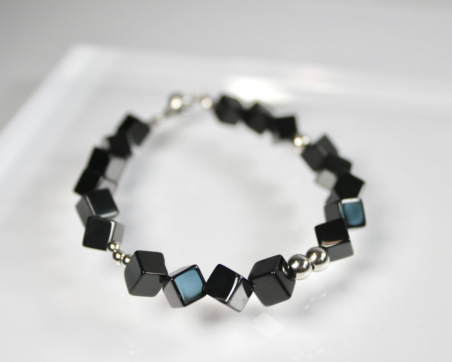 -目標達成へ導く黒瑪瑙-オニキス：Black cube bracelet