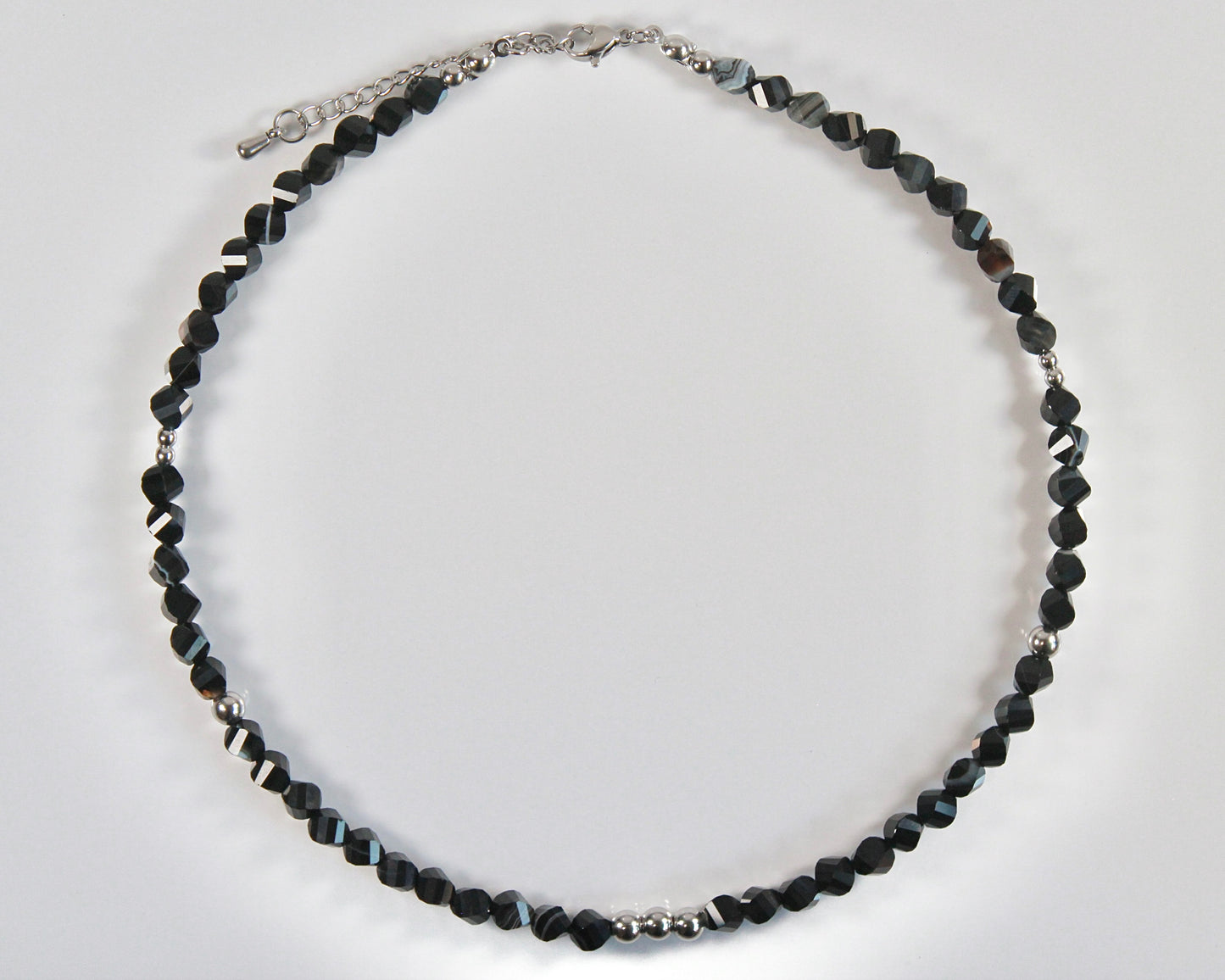 -目標達成へ導く縞瑪瑙-ストライプオニキス ：Twist cut necklace