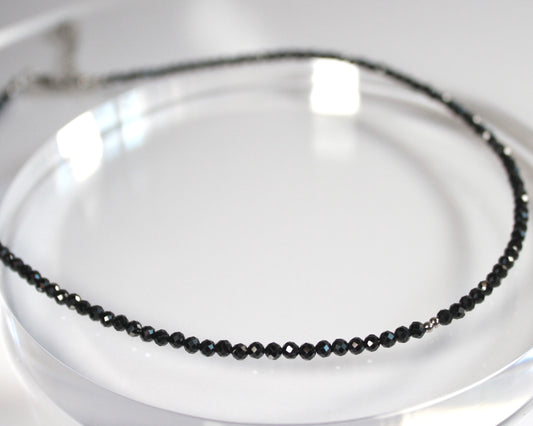 -守護と成功の尖晶石-ブラックスピネル：Sparkling black necklace