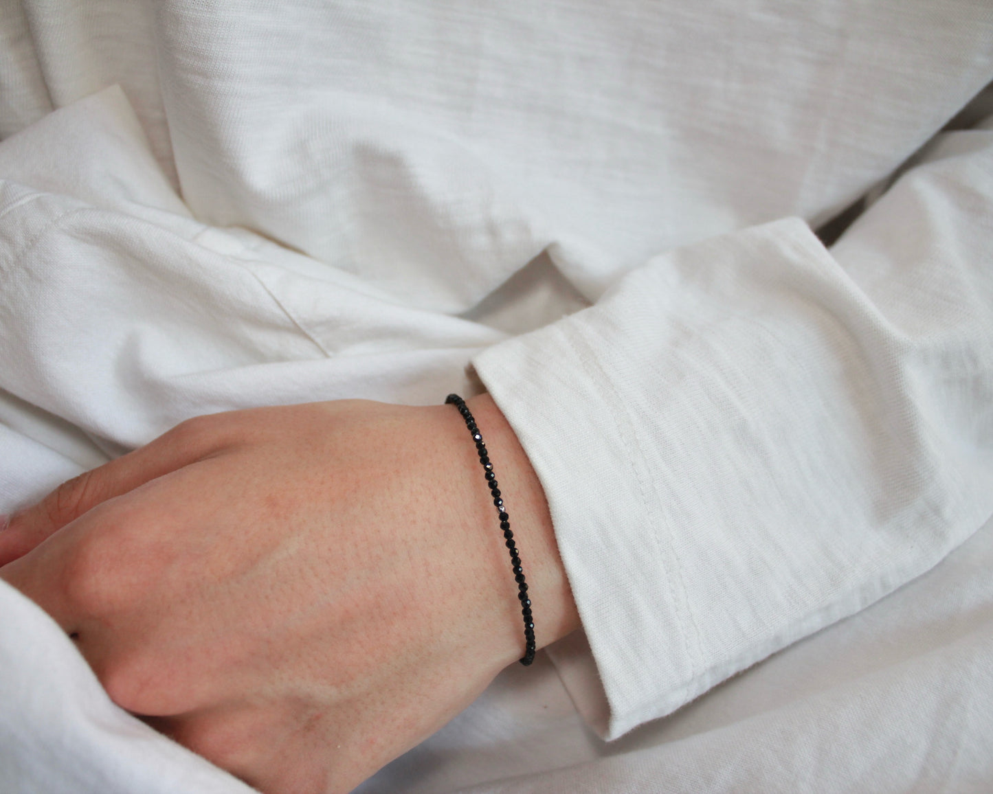 -守護と成功の尖晶石-ブラックスピネル：  Slim sparkling black bracelet