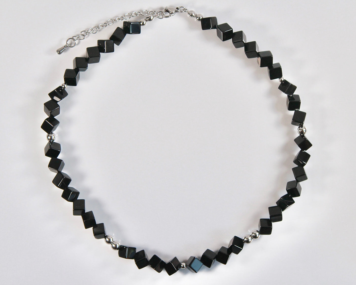 -目標達成へ導く黒瑪瑙-オニキス：Black cube necklace