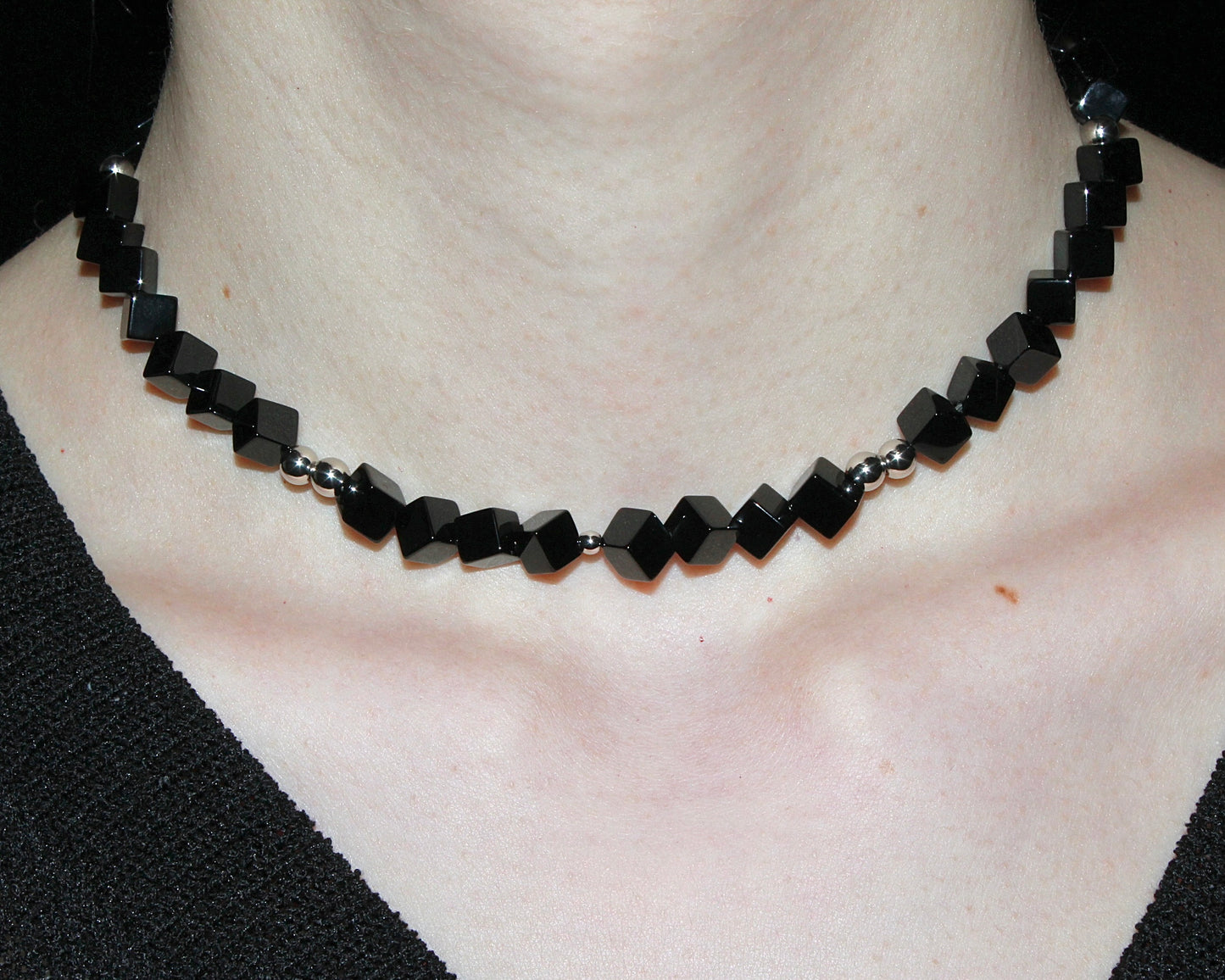 -目標達成へ導く黒瑪瑙-オニキス：Black cube necklace