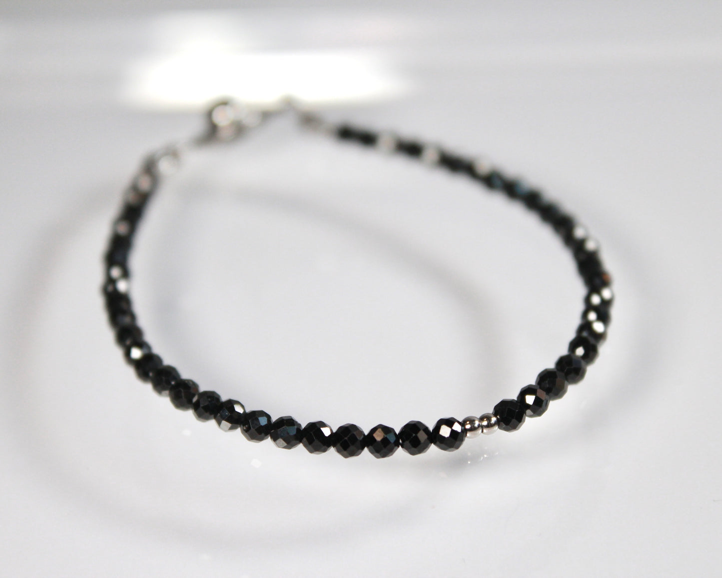 -守護と成功の尖晶石-ブラックスピネル： Sparkling black bracelet