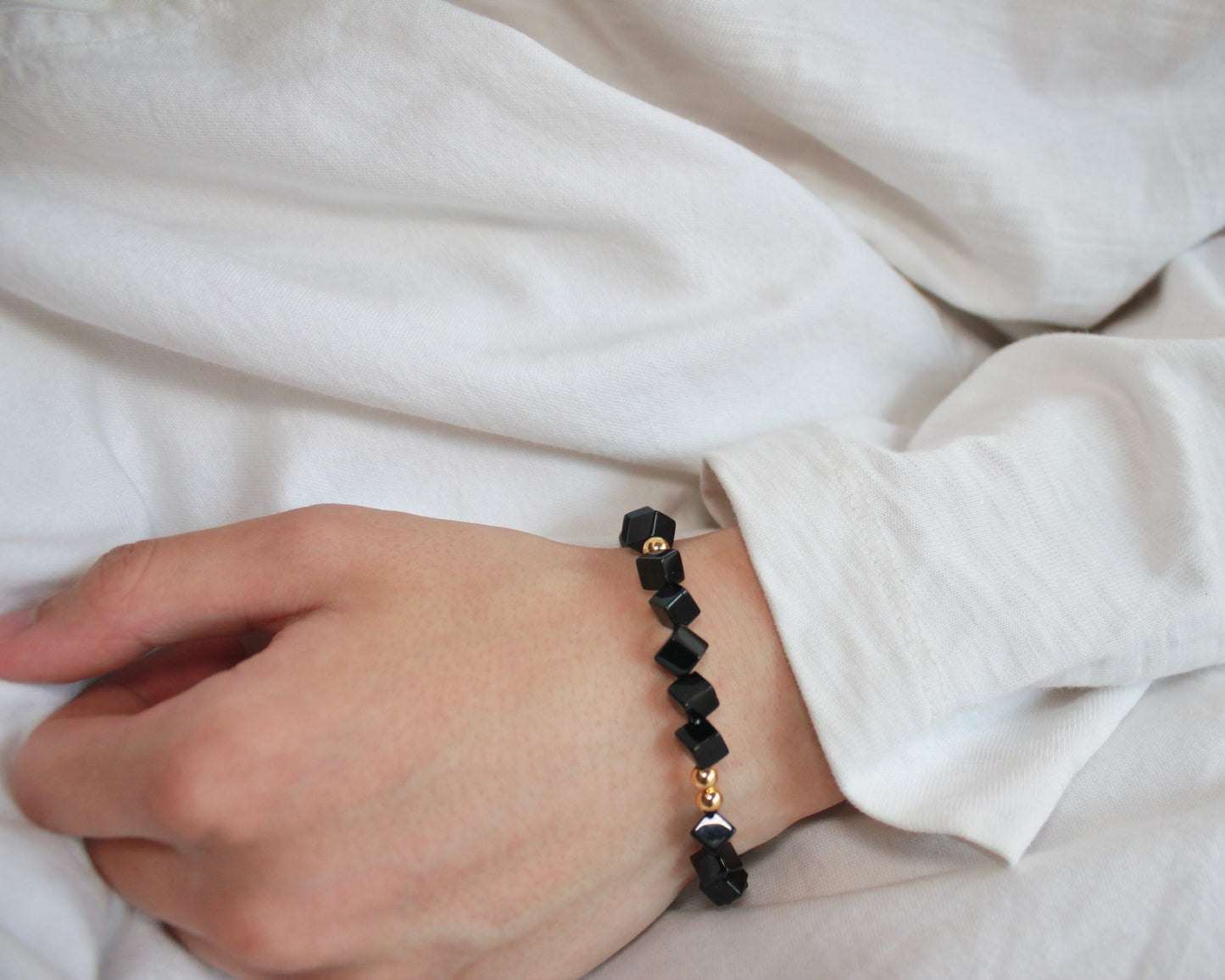 -目標達成へ導く黒瑪瑙-オニキス：Black cube bracelet
