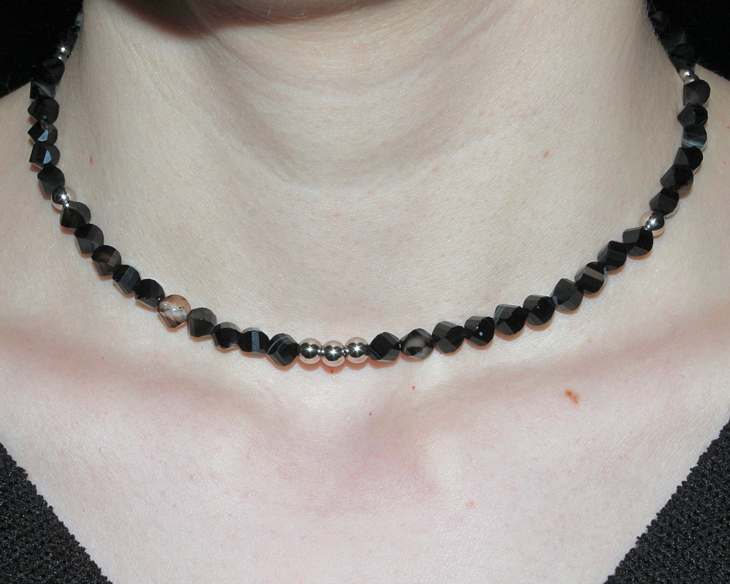-目標達成へ導く縞瑪瑙-ストライプオニキス ：Twist cut necklace