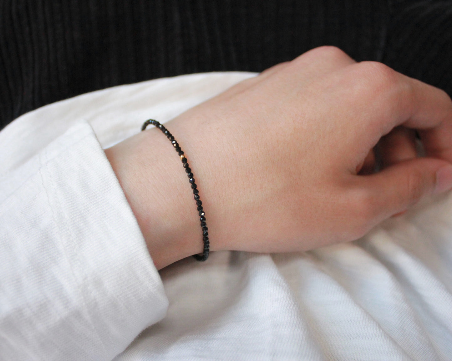 -守護と成功の尖晶石-ブラックスピネル：  Slim sparkling black bracelet